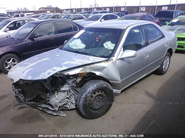 JT2BG22K5Y0418010 - 2000 TOYOTA CAMRY CE/LE/XLE 银色 照片 2