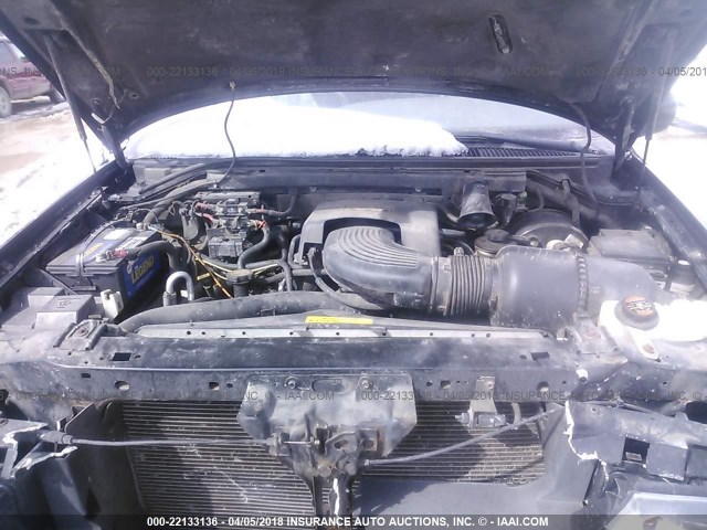 5LMPU28L8WLJ43520 - 1998 LINCOLN NAVIGATOR შავი ფოტო 10