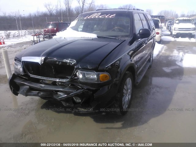 5LMPU28L8WLJ43520 - 1998 LINCOLN NAVIGATOR შავი ფოტო 2