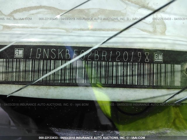 1GNSKBE02BR120198 - 2011 CHEVROLET TAHOE K1500 LT WHITE photo 9