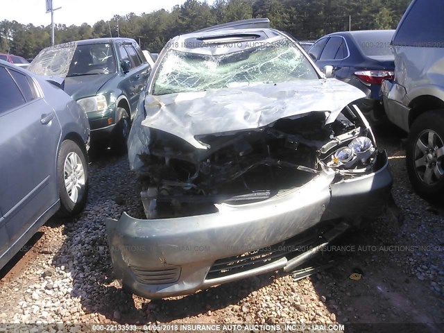 4T1BE32K65U990223 - 2005 TOYOTA CAMRY LE/XLE/SE ნაცრისფერი ფოტო 6