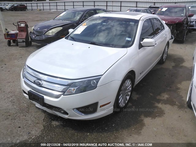 3FADP0L31CR176326 - 2012 FORD FUSION HYBRID WHITE photo 2