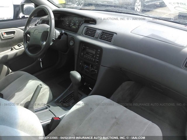 JT2BG22KXX0377470 - 1999 TOYOTA CAMRY LE/XLE GRAY photo 5