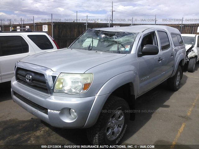 5TELU42N88Z476574 - 2008 TOYOTA TACOMA DOUBLE CAB ვერცხლისფერი ფოტო 2