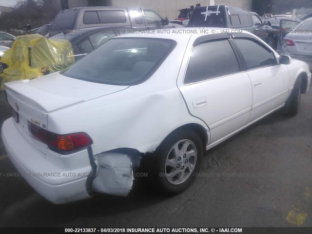 JT2BG22K9Y0493289 - 2000 TOYOTA CAMRY CE/LE/XLE WHITE photo 4