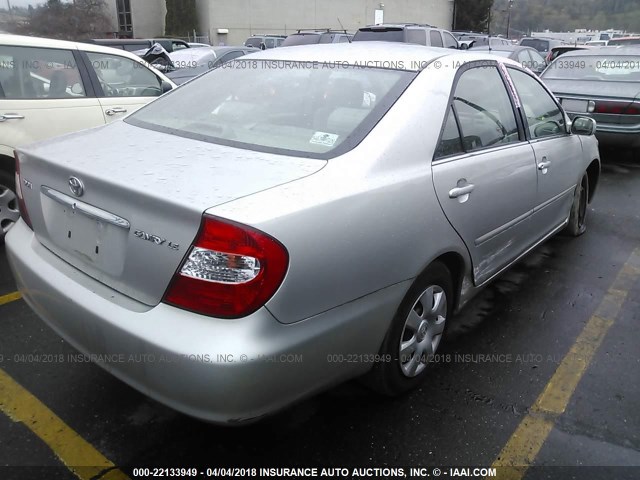 4T1BE32K14U911085 - 2004 TOYOTA CAMRY LE/XLE/SE SILVER photo 4