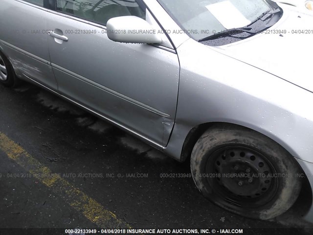 4T1BE32K14U911085 - 2004 TOYOTA CAMRY LE/XLE/SE ვერცხლისფერი ფოტო 6