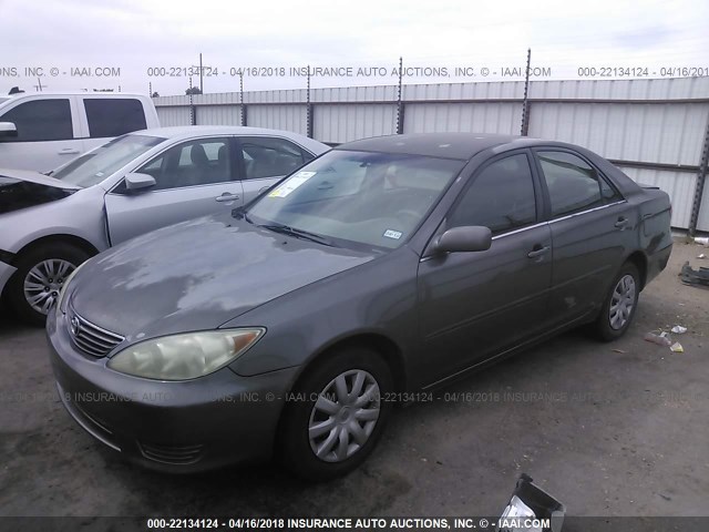 4T1BE32K65U583583 - 2005 TOYOTA CAMRY LE/XLE/SE GRAY photo 2