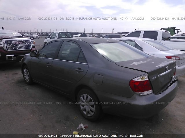4T1BE32K65U583583 - 2005 TOYOTA CAMRY LE/XLE/SE GRAY photo 3