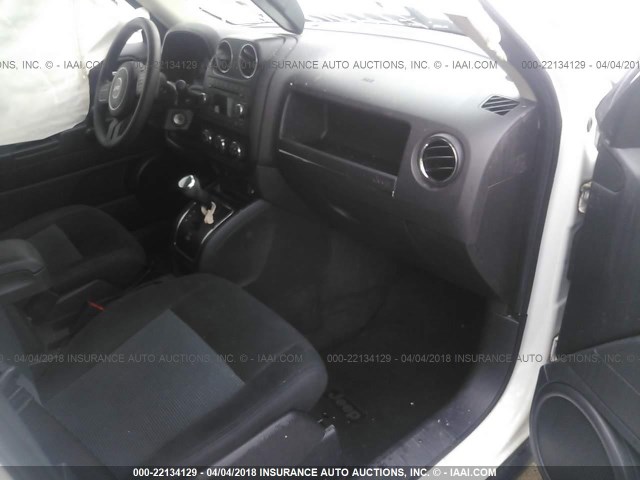 1C4NJPBB8DD255746 - 2013 JEEP PATRIOT SPORT WHITE photo 5