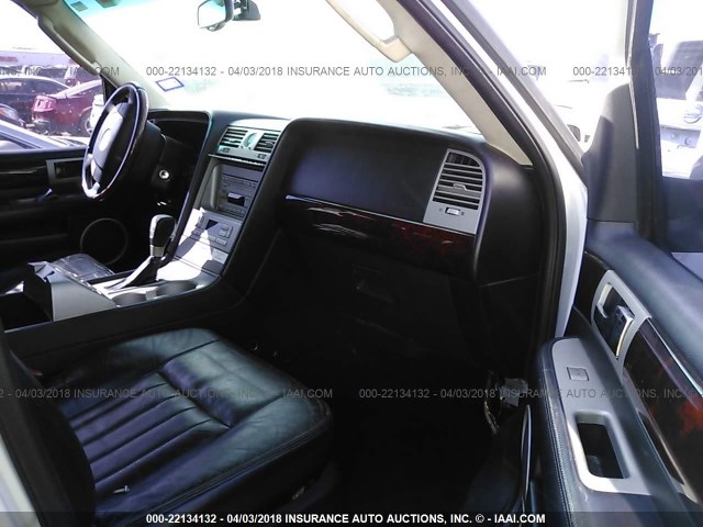 5LMFU27R03LJ01873 - 2003 LINCOLN NAVIGATOR WHITE photo 5