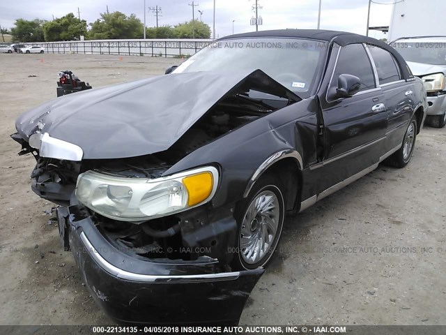 1LNHM81W7YY846787 - 2000 LINCOLN TOWN CAR EXECUTIVE GRAY photo 2
