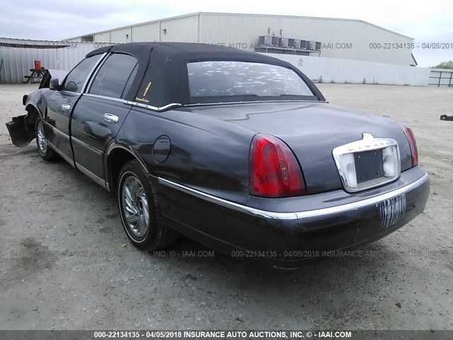 1LNHM81W7YY846787 - 2000 LINCOLN TOWN CAR EXECUTIVE GRAY photo 3