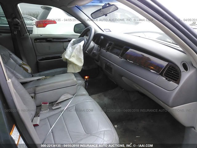 1LNHM81W7YY846787 - 2000 LINCOLN TOWN CAR EXECUTIVE GRAY photo 5
