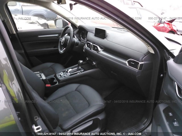 JM3KFACM3J0310647 - 2018 MAZDA CX-5 TOURING Gris photo 5
