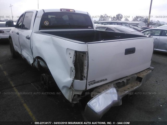 5TFEV54128X044737 - 2008 TOYOTA TUNDRA CREWMAX/CREWMAX SR5 WHITE photo 3