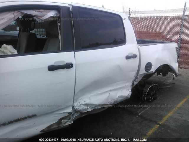 5TFEV54128X044737 - 2008 TOYOTA TUNDRA CREWMAX/CREWMAX SR5 WHITE photo 6