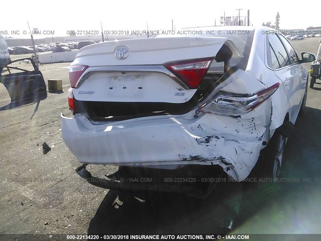 4T1BF1FK3HU319673 - 2017 TOYOTA CAMRY LE/XLE/SE/XSE 白色 照片 6