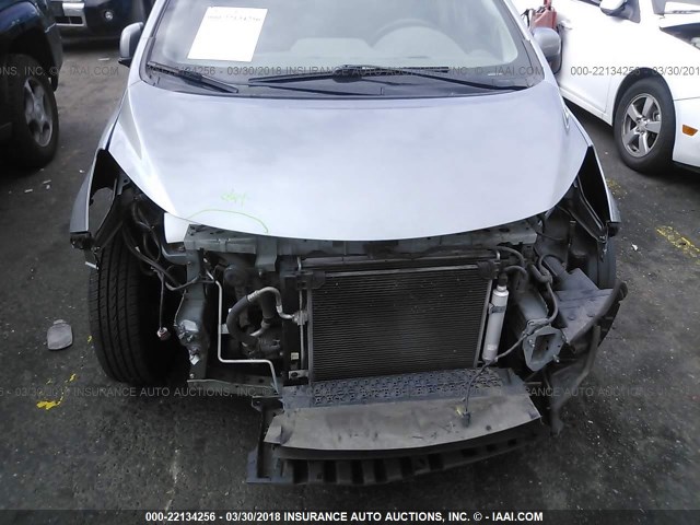 3N1CE2CP4EL408372 - 2014 NISSAN VERSA NOTE S/S PLUS/SV/SL SILVER photo 6