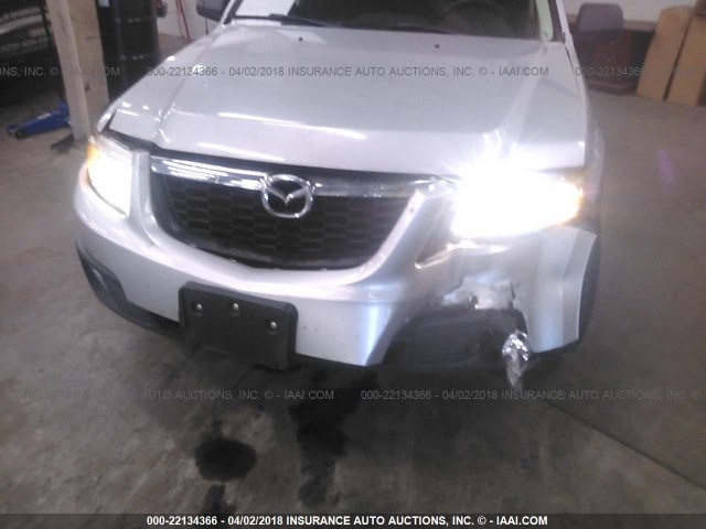 4F2CY9C75AKM08938 - 2010 MAZDA TRIBUTE I SILVER photo 6