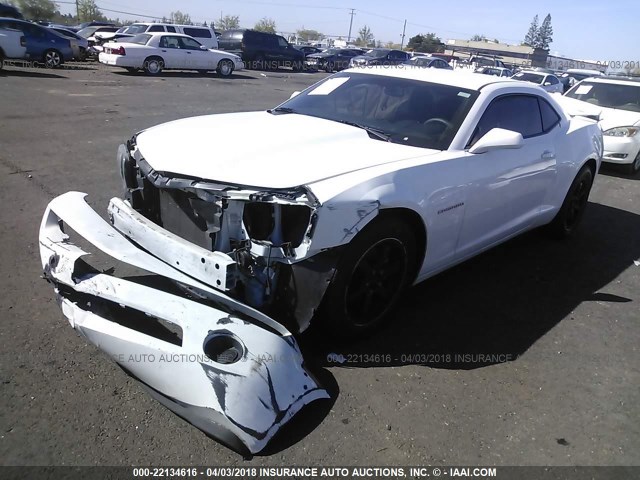 2G1FA1E31D9161235 - 2013 CHEVROLET CAMARO LS WHITE photo 2