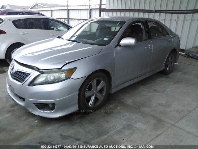 4T1BF3EK3BU230190 - 2011 TOYOTA CAMRY SE/LE/XLE 银色 照片 2