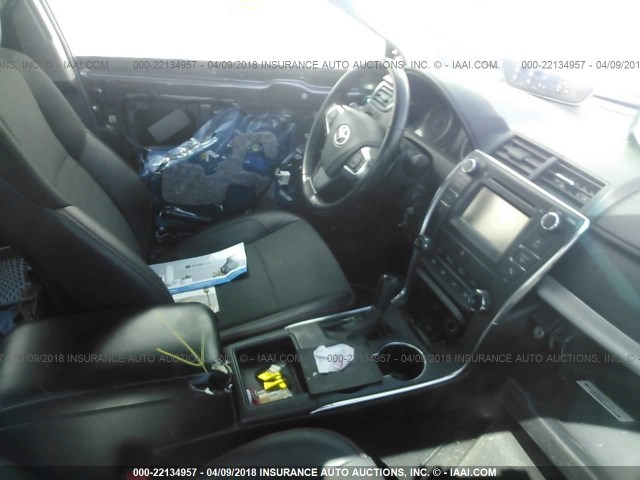 4T1BF1FKXGU573170 - 2016 TOYOTA CAMRY LE/XLE/SE/XSE Gris photo 5