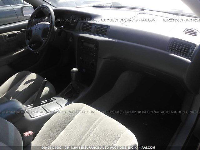 4T1BG22K81U099154 - 2001 TOYOTA CAMRY CE/LE/XLE GRAY photo 5