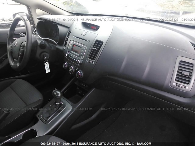 KNAFX4A65F5345517 - 2015 KIA FORTE LX GRAY photo 5