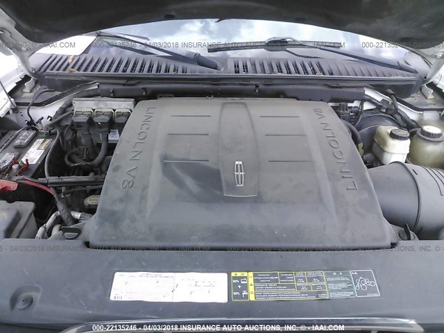 5LMFU27545LJ17588 - 2005 LINCOLN NAVIGATOR 白色 照片 10