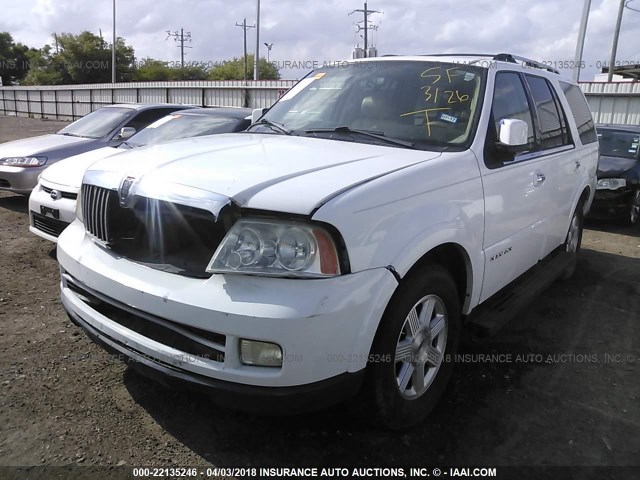 5LMFU27545LJ17588 - 2005 LINCOLN NAVIGATOR 白色 照片 2