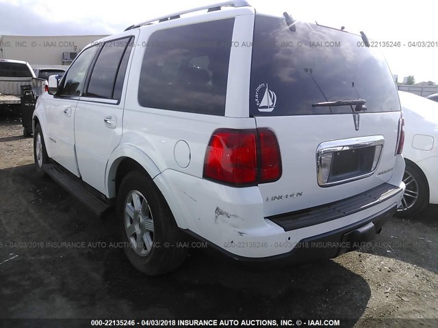 5LMFU27545LJ17588 - 2005 LINCOLN NAVIGATOR 白色 照片 3