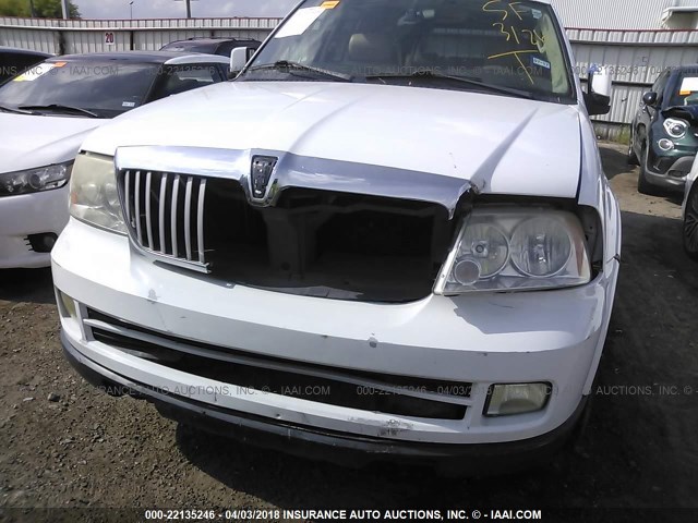 5LMFU27545LJ17588 - 2005 LINCOLN NAVIGATOR 白色 照片 6