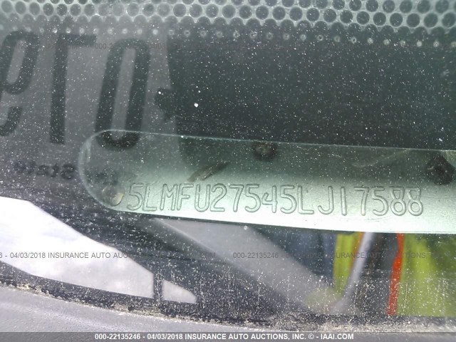 5LMFU27545LJ17588 - 2005 LINCOLN NAVIGATOR 白色 照片 9