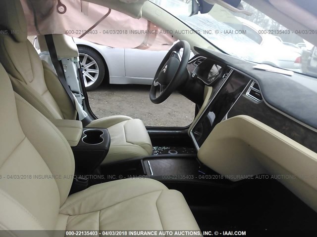 5YJSA1E21HF203174 - 2017 TESLA MODEL S WHITE photo 5