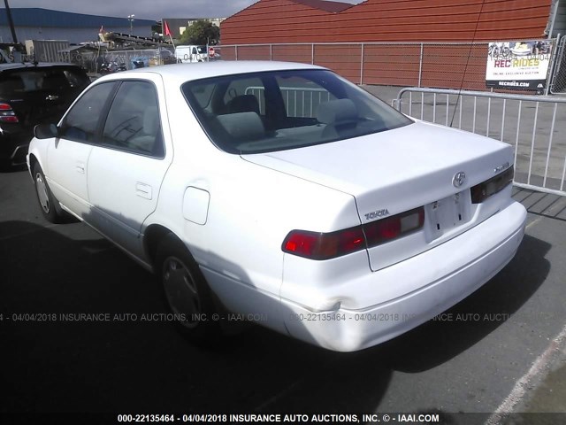 4T1BG22K6VU141116 - 1997 TOYOTA CAMRY CE/LE/XLE WHITE photo 3