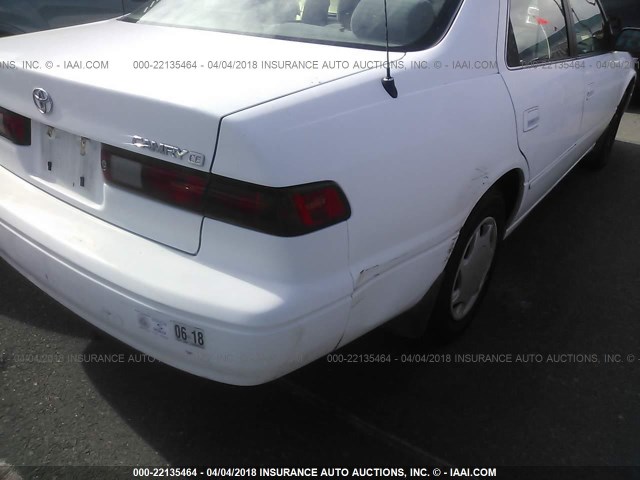 4T1BG22K6VU141116 - 1997 TOYOTA CAMRY CE/LE/XLE 白色 照片 6