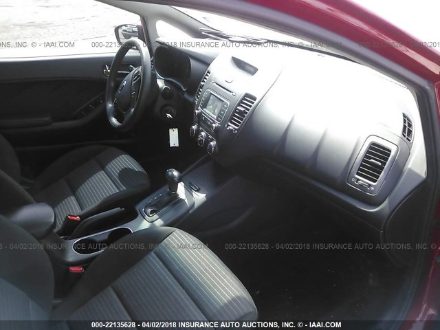 KNAFX4A61G5608166 - 2016 KIA FORTE LX RED photo 5