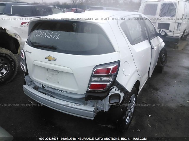 1G1JG6SH4H4167982 - 2017 CHEVROLET SONIC WHITE photo 4