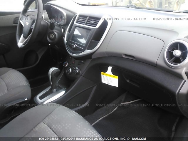 1G1JB5SHXH4122666 - 2017 CHEVROLET SONIC LS 灰色 照片 5
