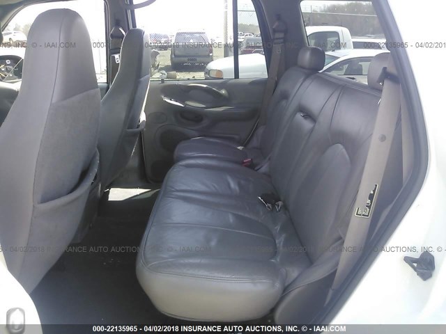 1FMRU1569YLB01008 - 2000 FORD EXPEDITION XLT WHITE photo 8