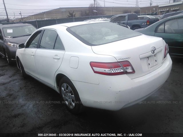 4T1BF3EK3AU564735 - 2010 TOYOTA CAMRY SE/LE/XLE WHITE photo 3