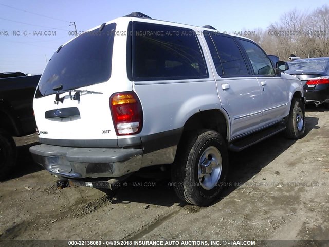 1FMZU73EXYZC02813 - 2000 FORD EXPLORER XLT WHITE photo 4