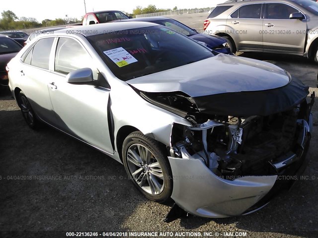 4T1BF1FK0GU204141 - 2016 TOYOTA CAMRY LE/XLE/SE/XSE SILVER photo 1