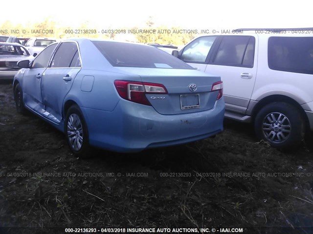 4T1BF1FK1EU742425 - 2014 TOYOTA CAMRY L/SE/LE/XLE 浅蓝色 照片 3