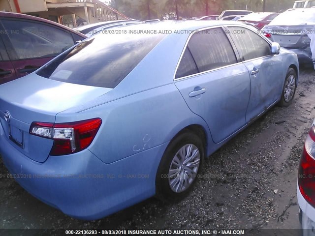 4T1BF1FK1EU742425 - 2014 TOYOTA CAMRY L/SE/LE/XLE 浅蓝色 照片 4
