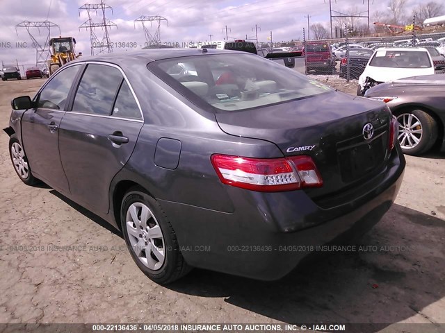 4T1BF3EK5AU063667 - 2010 TOYOTA CAMRY SE/LE/XLE GRAY photo 3