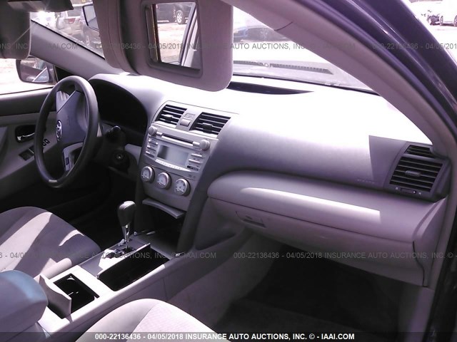 4T1BF3EK5AU063667 - 2010 TOYOTA CAMRY SE/LE/XLE GRAY photo 5