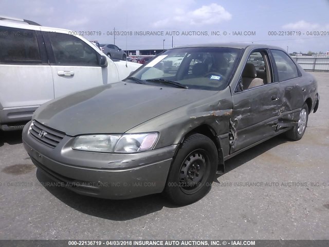 JT2BG22K8X0296581 - 1999 TOYOTA CAMRY LE/XLE TAN photo 2