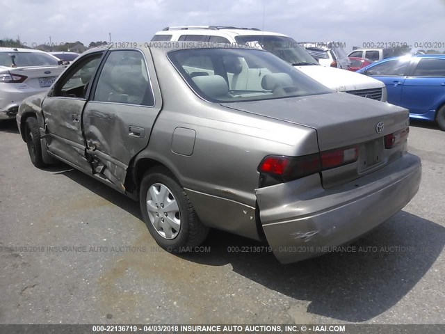 JT2BG22K8X0296581 - 1999 TOYOTA CAMRY LE/XLE TAN photo 3